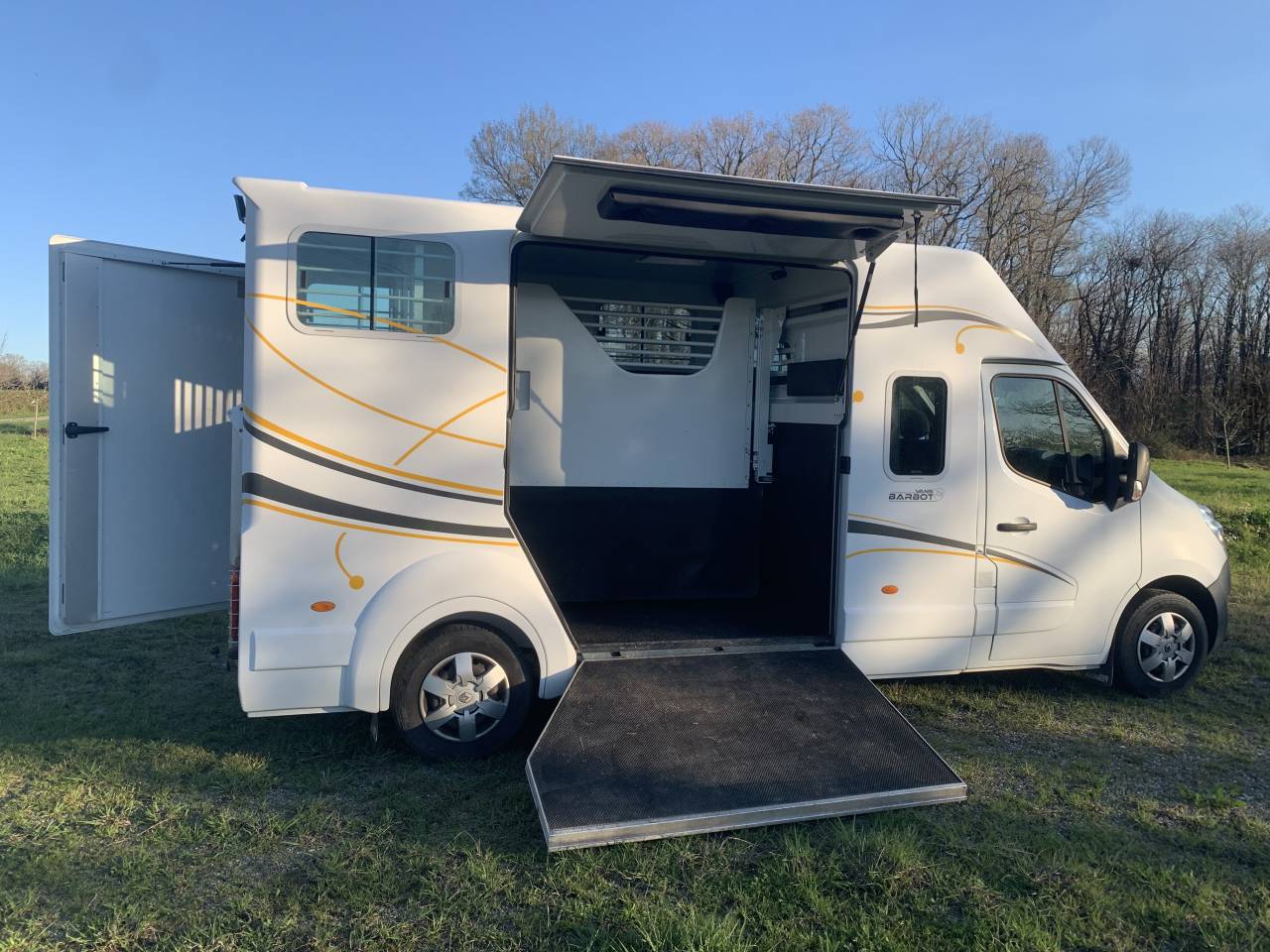 Furgoneta para caballos Barbot Renault MASTER 2.3L DCI 165CV TWIN TURBO 2016 De segunda mano