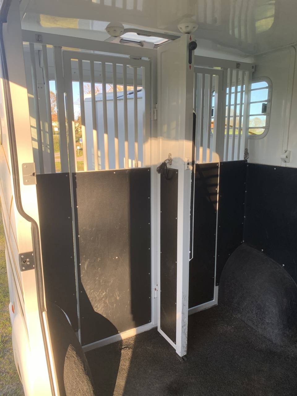 Furgoneta para caballos Barbot Renault MASTER 2.3L DCI 165CV TWIN TURBO 2016 De segunda mano