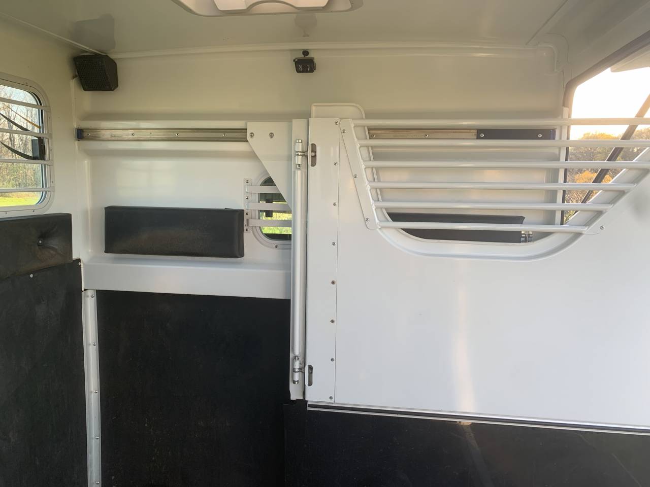 Furgoneta para caballos Barbot Renault MASTER 2.3L DCI 165CV TWIN TURBO 2016 De segunda mano