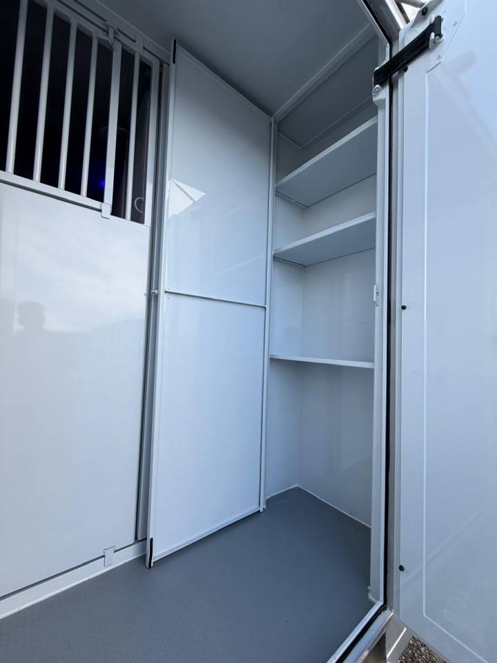 Furgoneta para caballos TBST Renault Master 2026 Nuevo