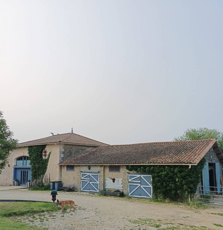 Bonita residencia ecuestre En venta Deux-S&egrave;vres