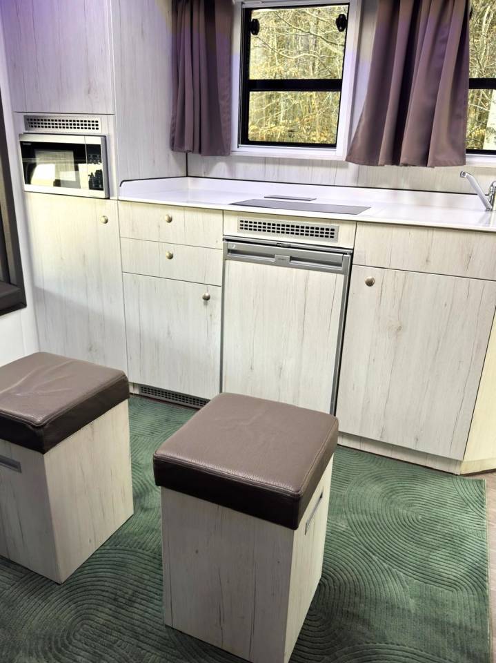 Cami&oacute;n para caballos Mercedes MERCEDES-BENZ 0 De segunda mano