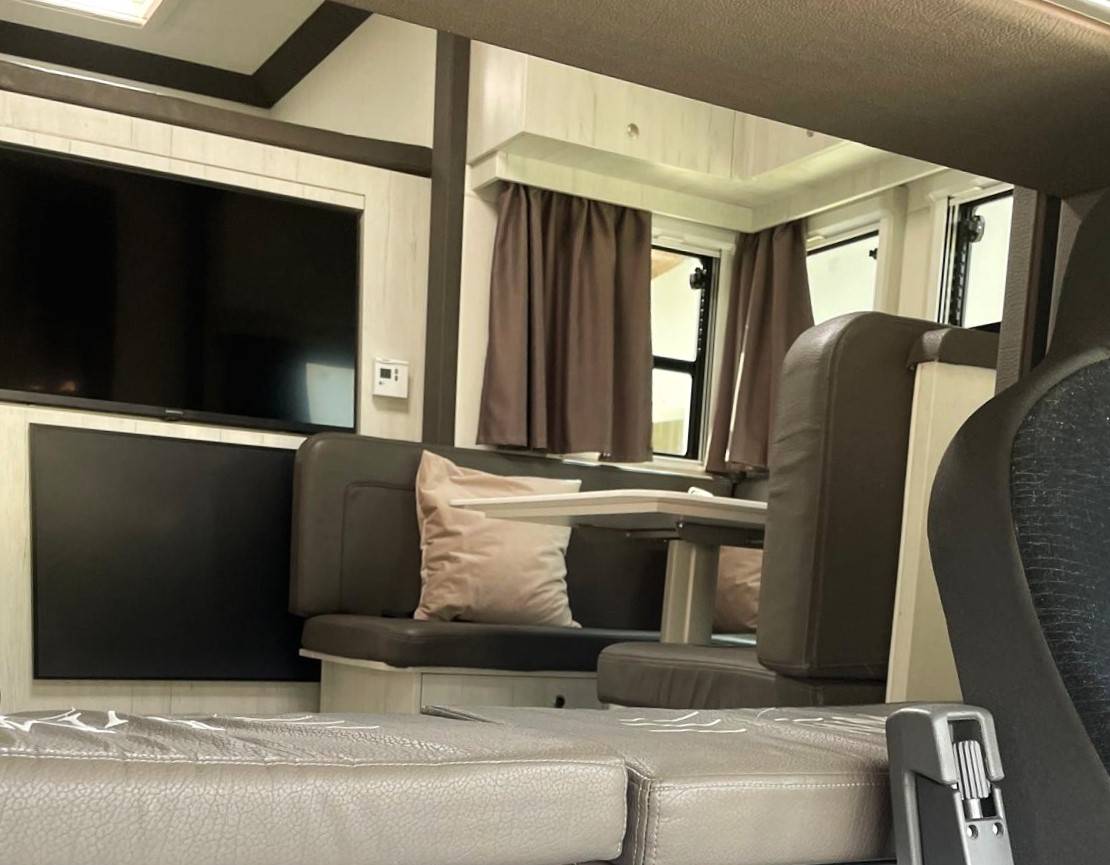 Cami&oacute;n para caballos Mercedes MERCEDES-BENZ 0 De segunda mano