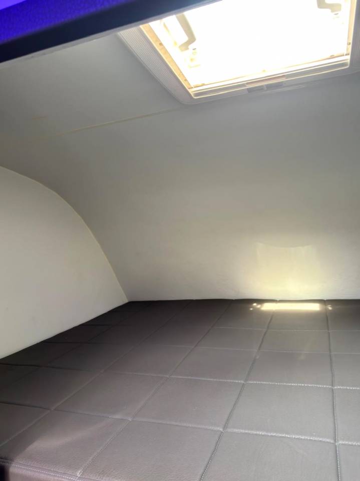 Cami&oacute;n para caballos Mercedes MERCEDES-BENZ 0 De segunda mano