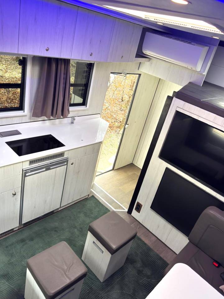 Cami&oacute;n para caballos Mercedes MERCEDES-BENZ 0 De segunda mano