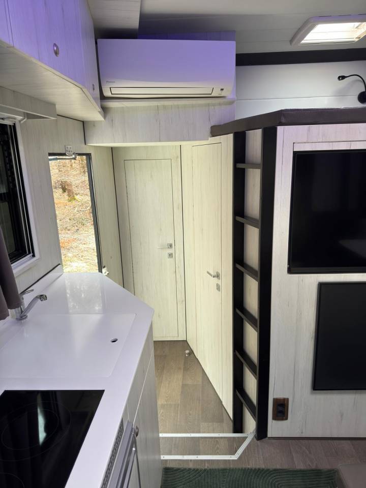 Cami&oacute;n para caballos Mercedes MERCEDES-BENZ 0 De segunda mano