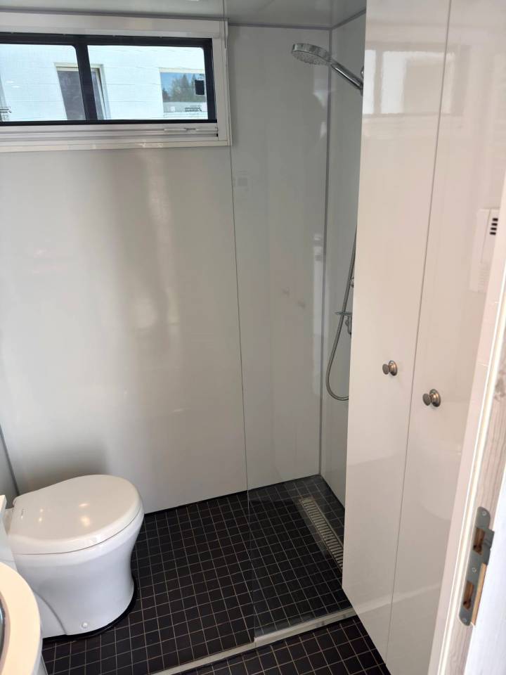 Cami&oacute;n para caballos Mercedes MERCEDES-BENZ 0 De segunda mano