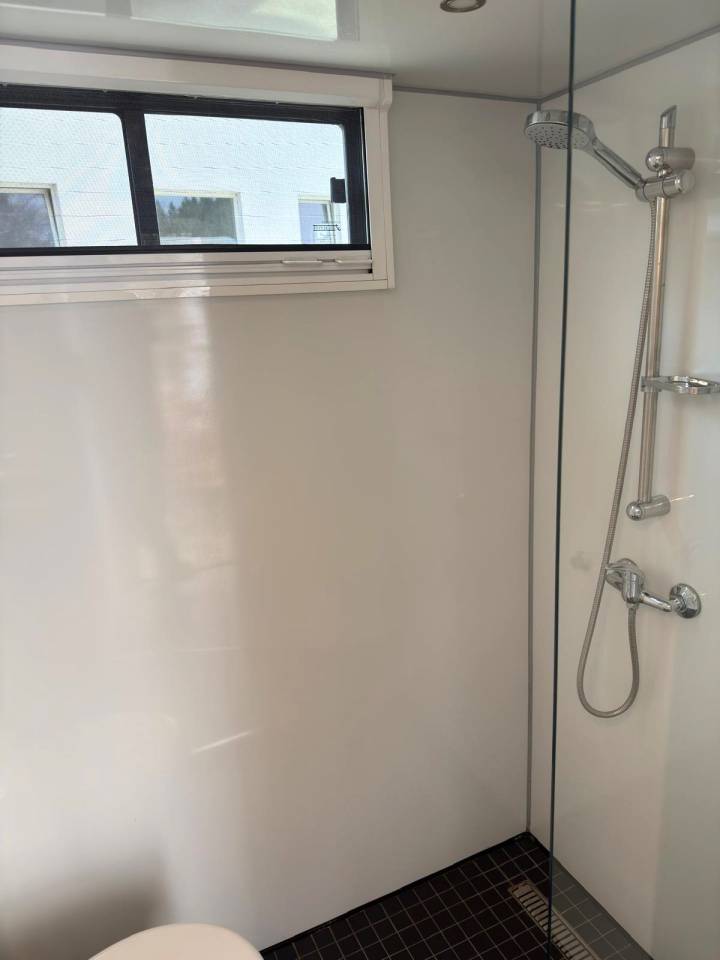 Cami&oacute;n para caballos Mercedes MERCEDES-BENZ 0 De segunda mano