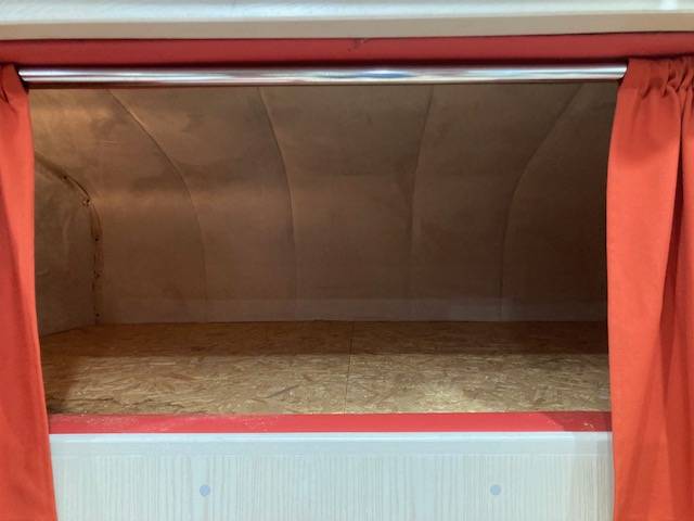 Cami&oacute;n para caballos Renault 44HH1 2011 De segunda mano