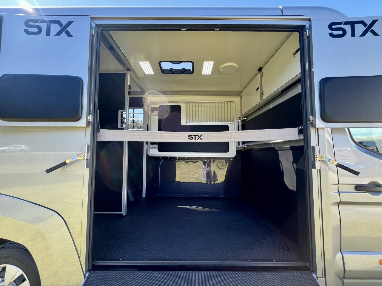 Furgoneta para caballos STX  2026 Nuevo