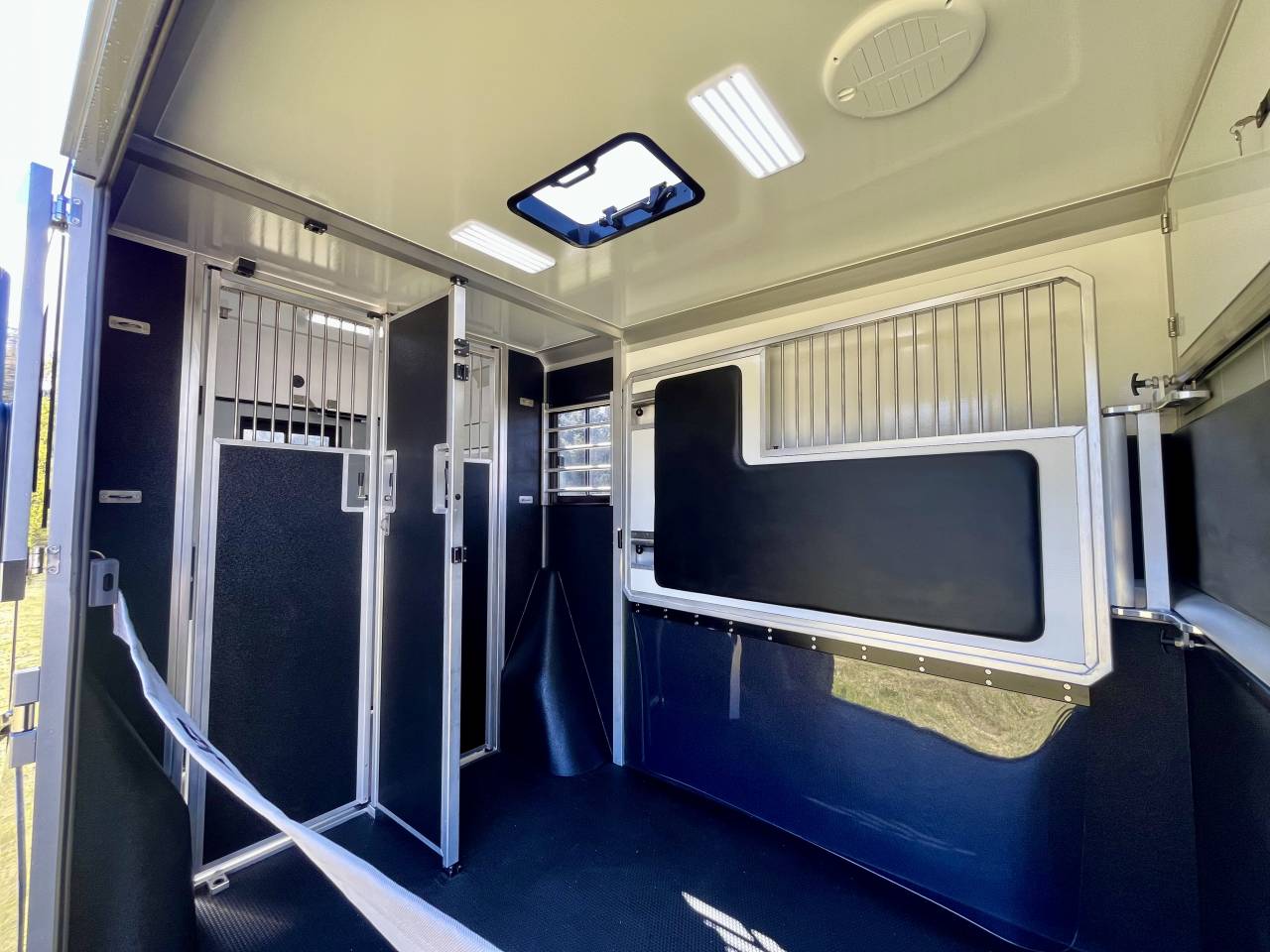 Furgoneta para caballos STX  2026 Nuevo