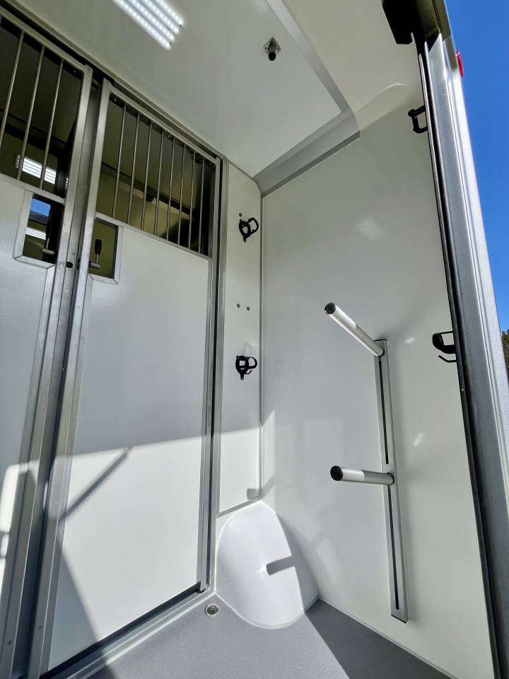 Furgoneta para caballos STX  2026 Nuevo