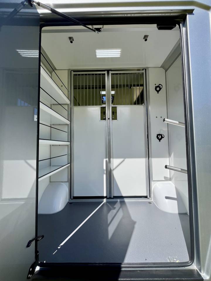 Furgoneta para caballos STX  2026 Nuevo