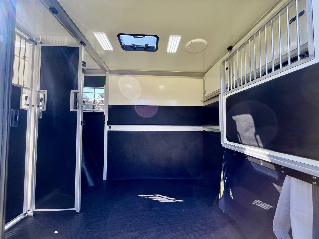 Furgoneta para caballos STX  2026 Nuevo