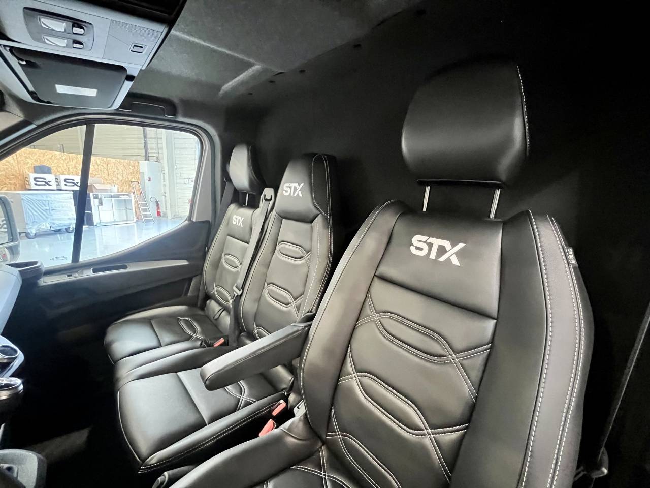 Furgoneta para caballos STX  2026 Nuevo