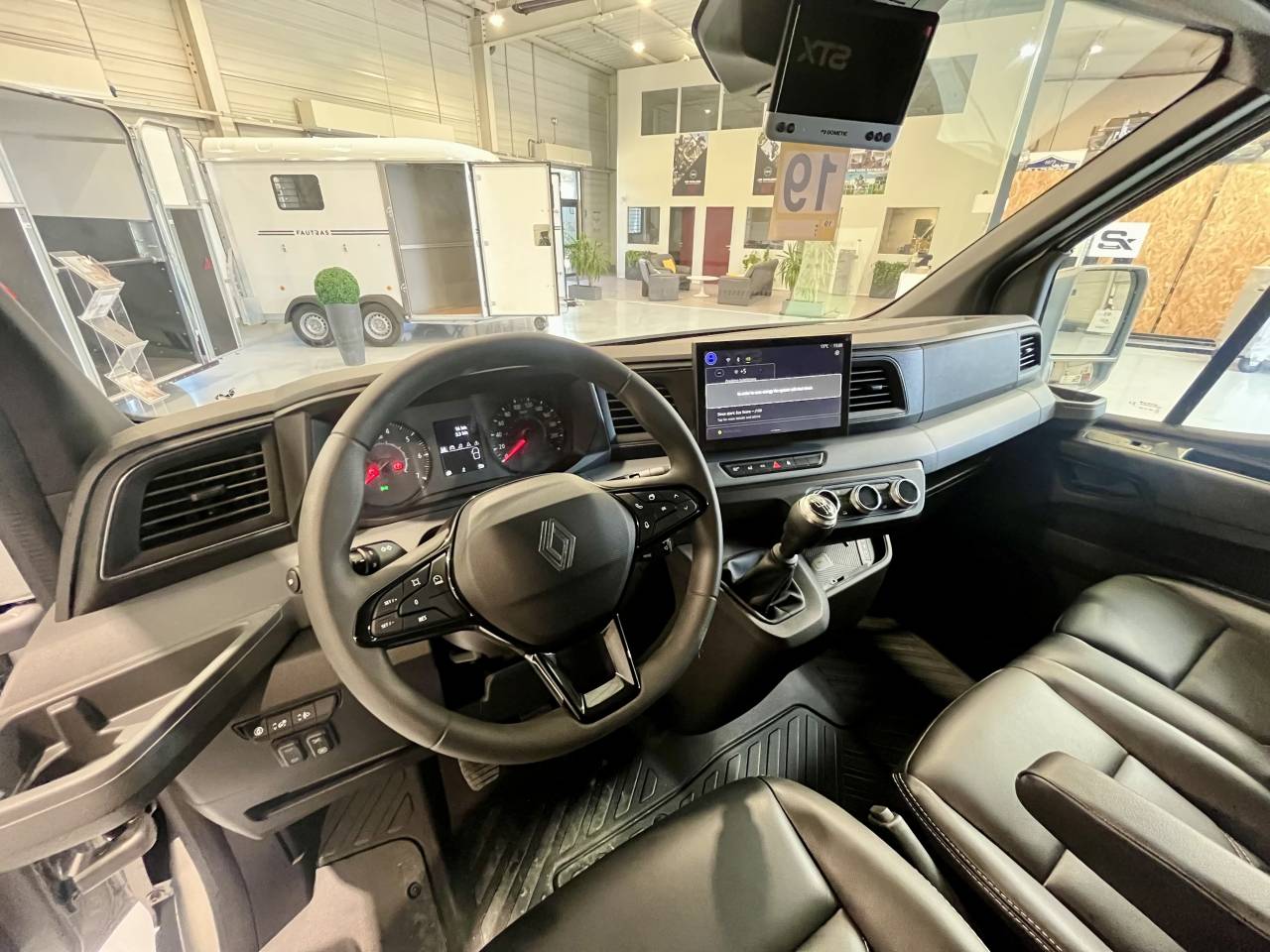 Furgoneta para caballos STX  2026 Nuevo