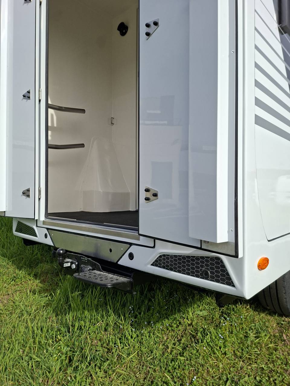 Furgoneta para caballos Ameline HARAS  2026 Nuevo
