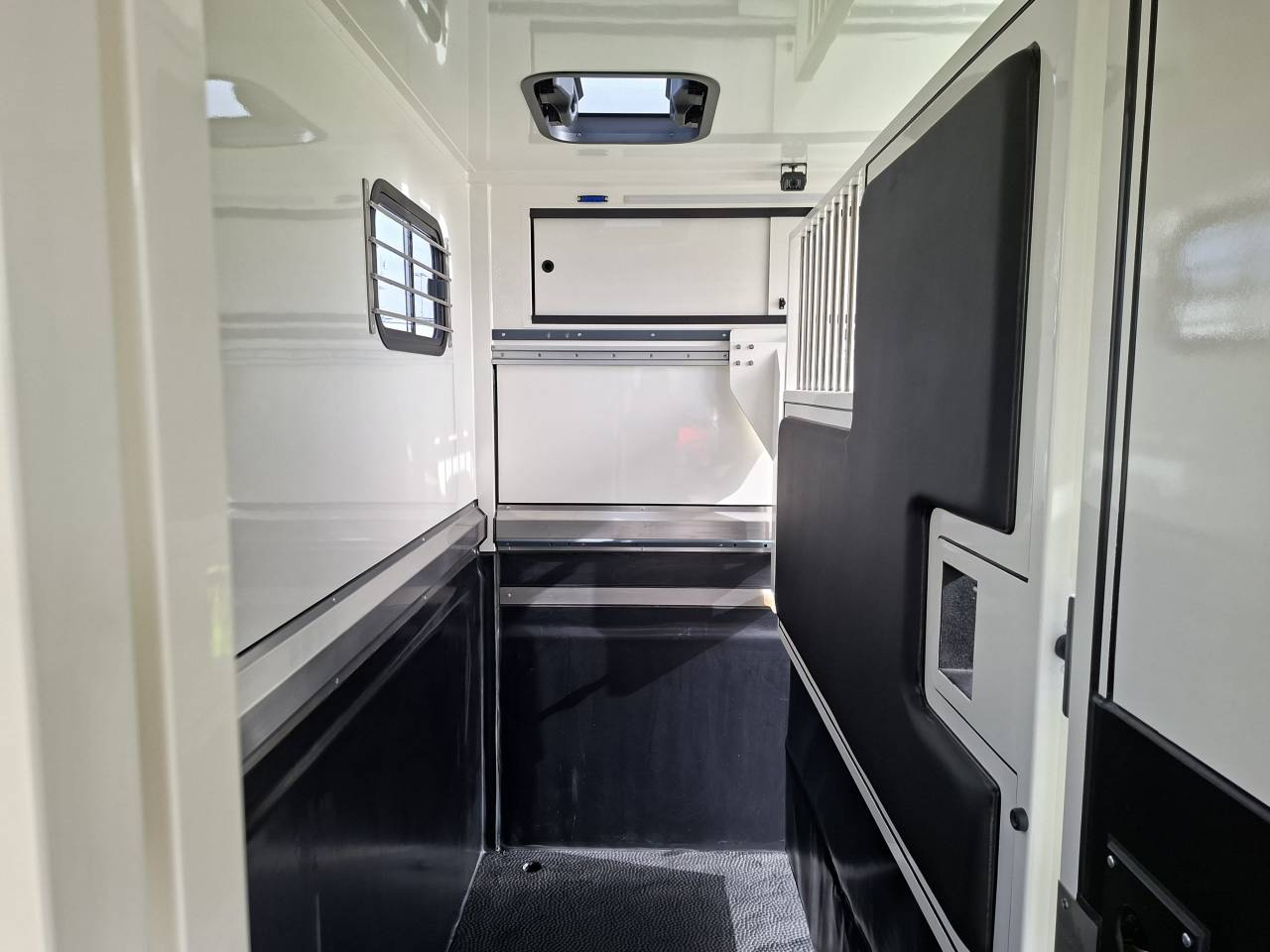 Furgoneta para caballos Ameline HARAS  2026 Nuevo