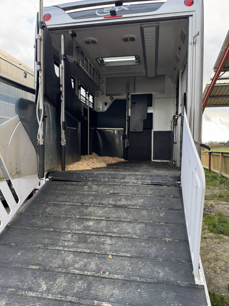 Cami&oacute;n para caballos STX  2016 De segunda mano