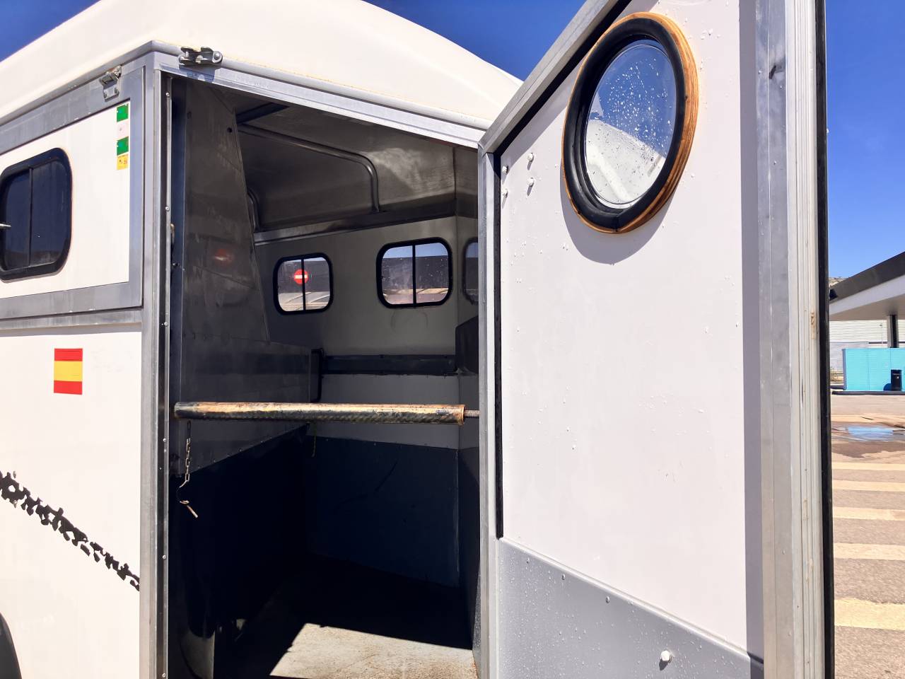 Van Bonilla 3 caballos 