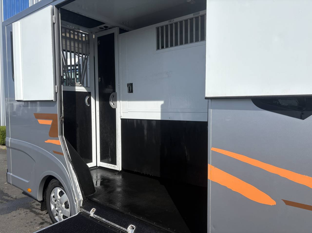 Furgoneta para caballos Theault STALLES  2019 De segunda mano