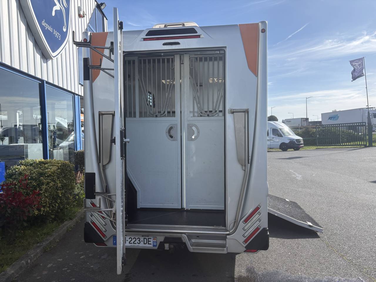 Furgoneta para caballos Theault STALLES  2019 De segunda mano