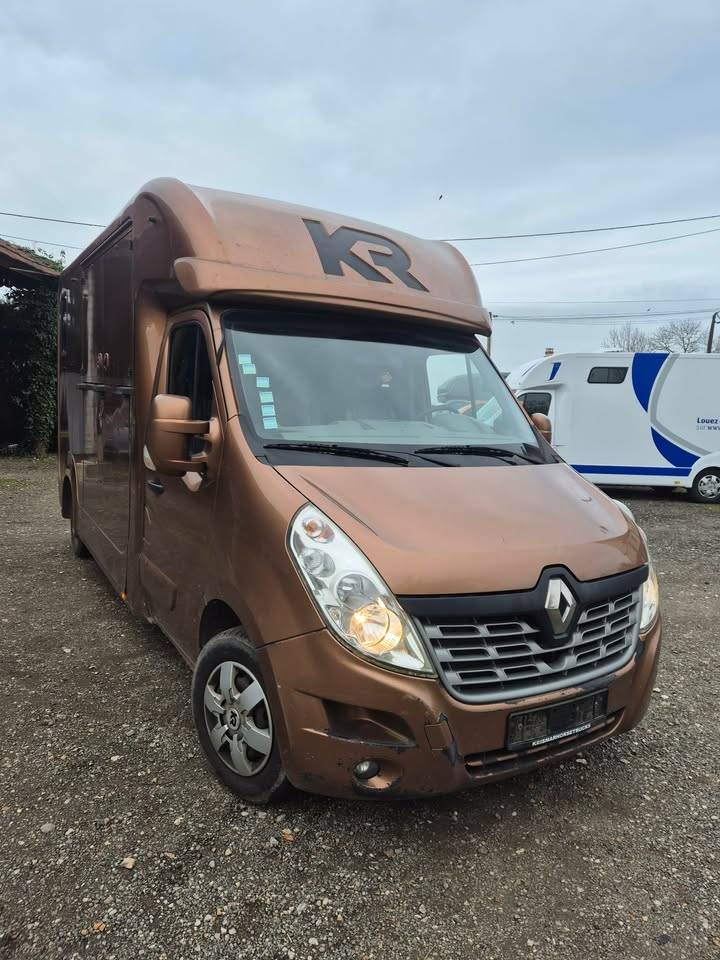 Furgoneta para caballos Krismar stalles 2017 De segunda mano