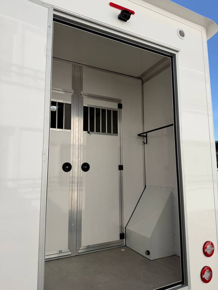 Furgoneta para caballos Renault  2020 De segunda mano