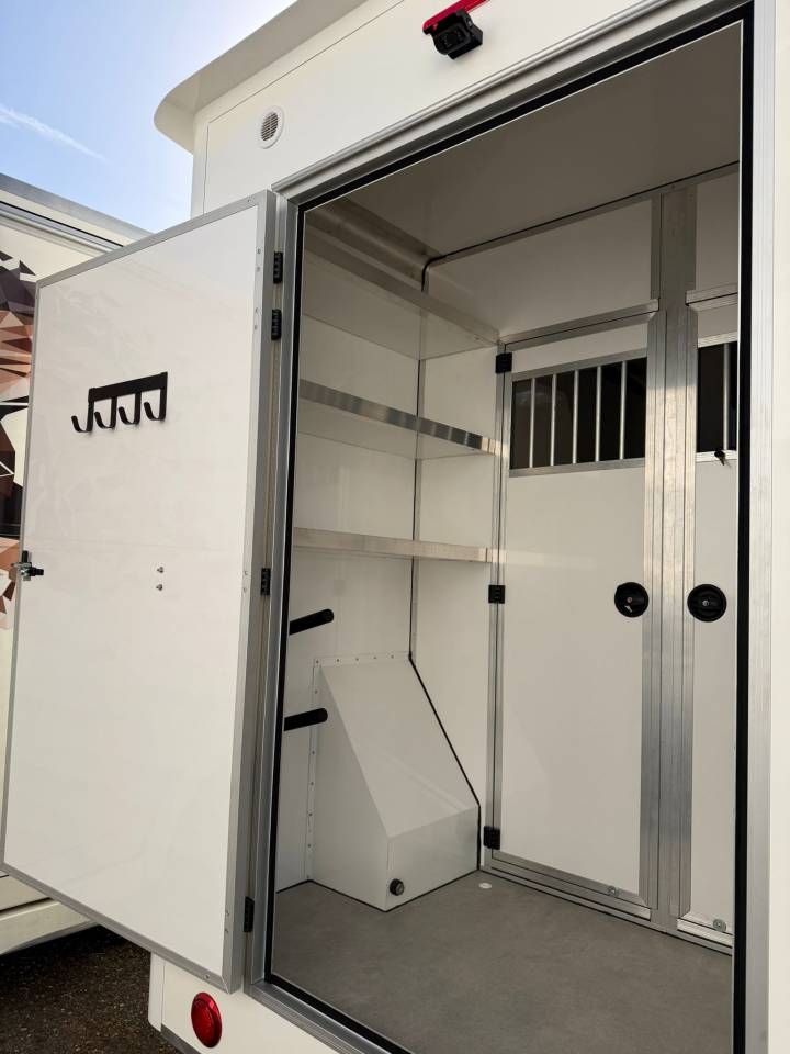 Furgoneta para caballos Renault  2020 De segunda mano