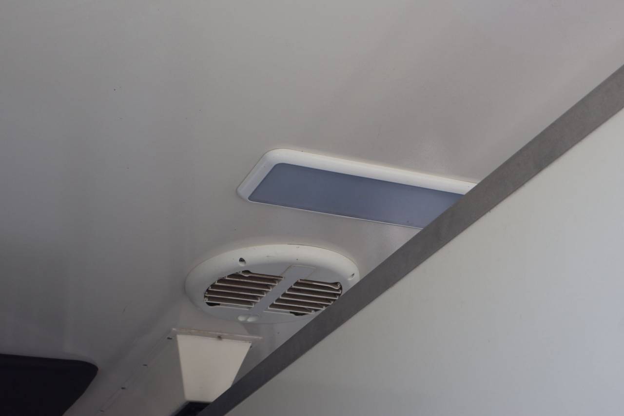 Van caballos STX EXCLUSIVE TRAILER STALLE 2 Caballos 2021 De segunda mano