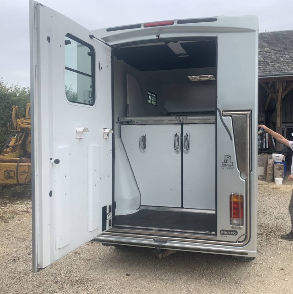 Furgoneta para caballos Theault  2007 De segunda mano