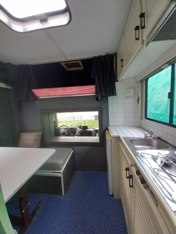 Cami&oacute;n para caballos Volvo FL 10 1989 De segunda mano