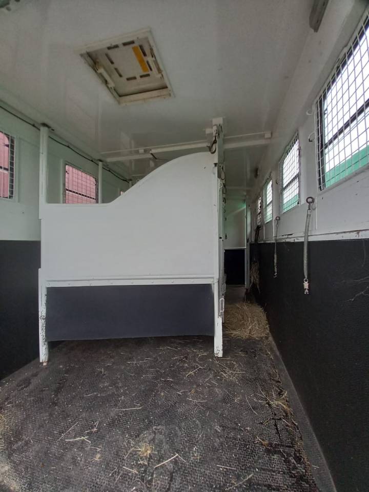 Cami&oacute;n para caballos Volvo FL 10 1989 De segunda mano