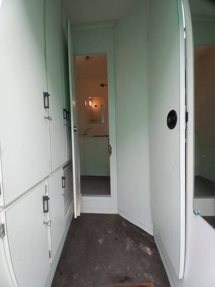 Cami&oacute;n para caballos Volvo FL 10 1989 De segunda mano