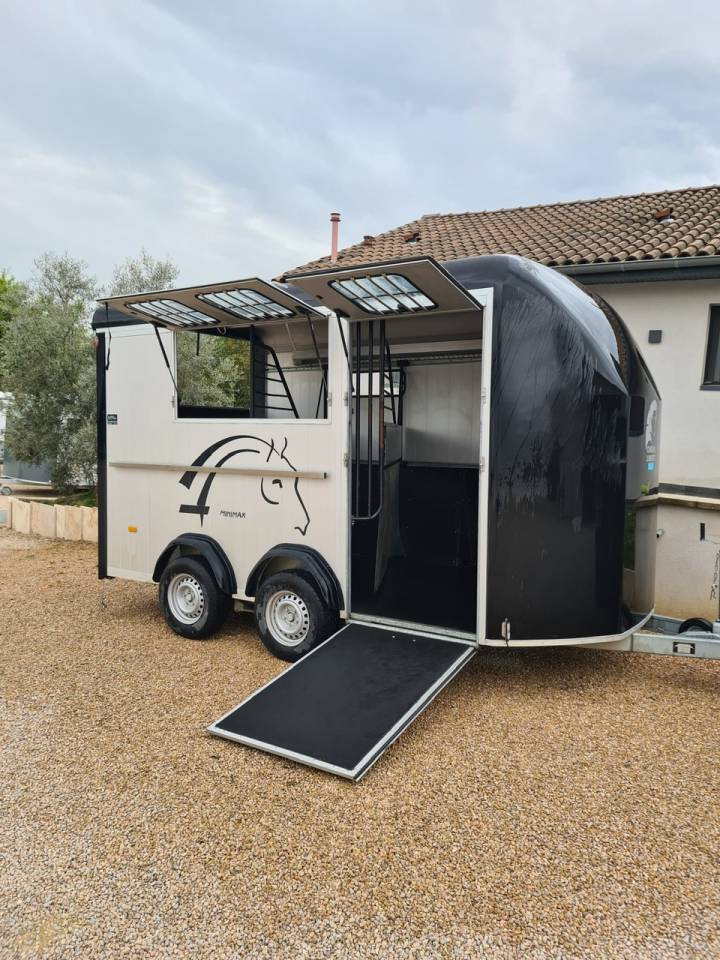 Van caballos Cheval Libert&eacute; Minimax 3 Caballos 2020 De segunda mano