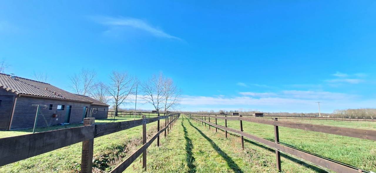 Cuadra de propietarios En venta Altos Pirineos