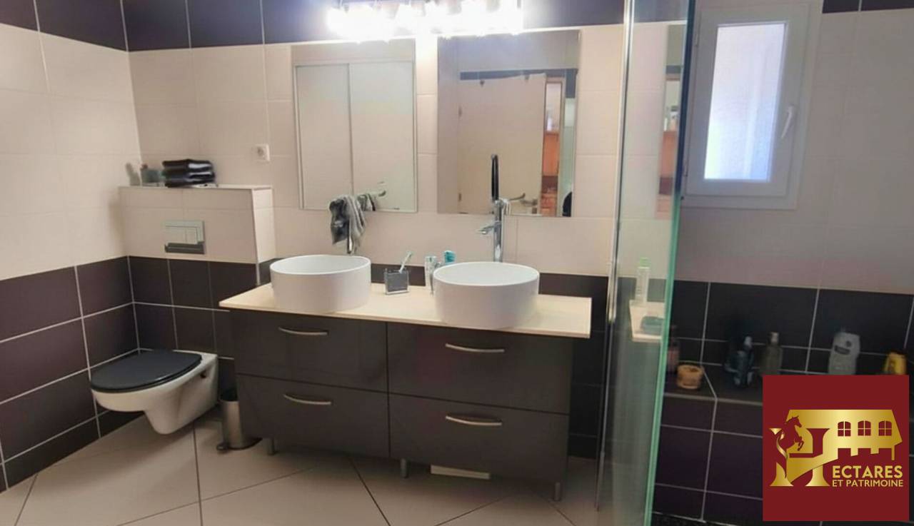 Cuadra de propietarios En venta Is&egrave;re