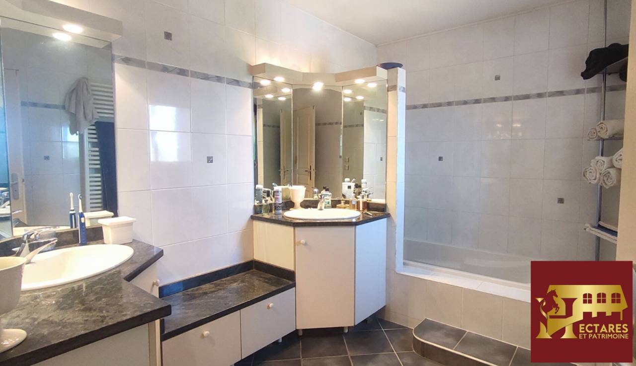 Cuadra de propietarios En venta Is&egrave;re