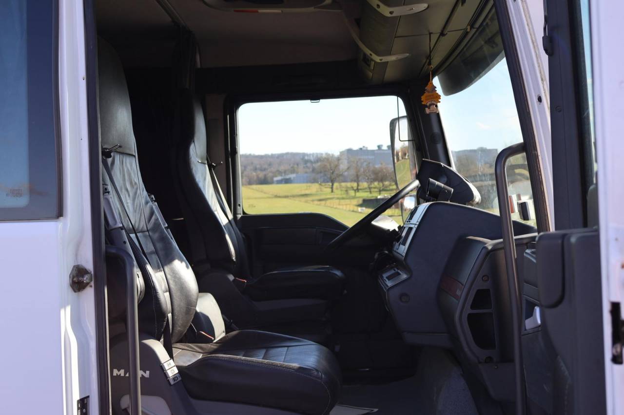 Cami&oacute;n para caballos Man MAN TGA 26.430 JL POP OUT 2006 De segunda mano