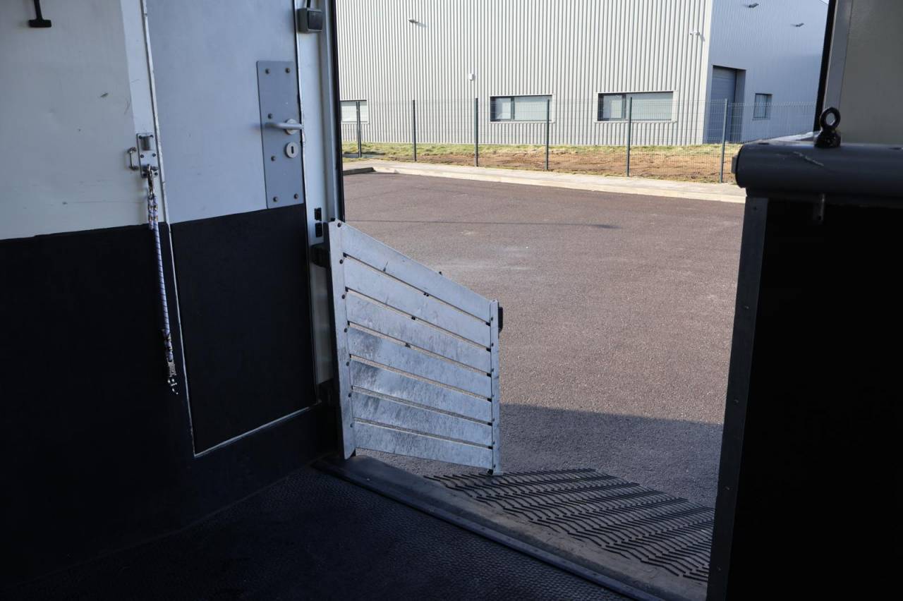 Cami&oacute;n para caballos Man MAN TGA 26.430 JL POP OUT 2006 De segunda mano