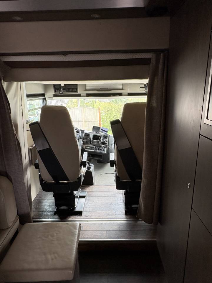 Cami&oacute;n para caballos Renault MAGNUM STX 2011 De segunda mano