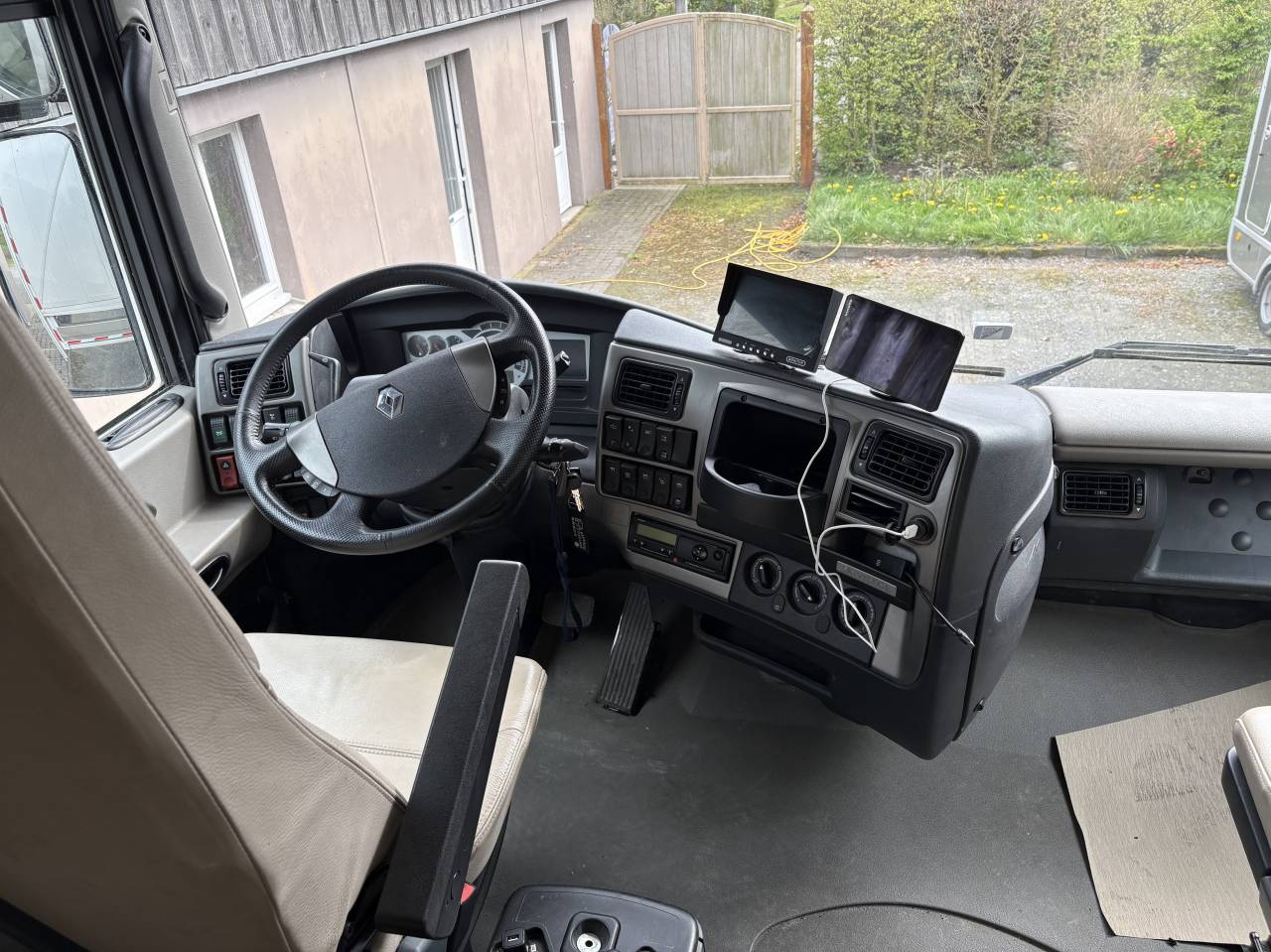 Cami&oacute;n para caballos Renault MAGNUM STX 2011 De segunda mano