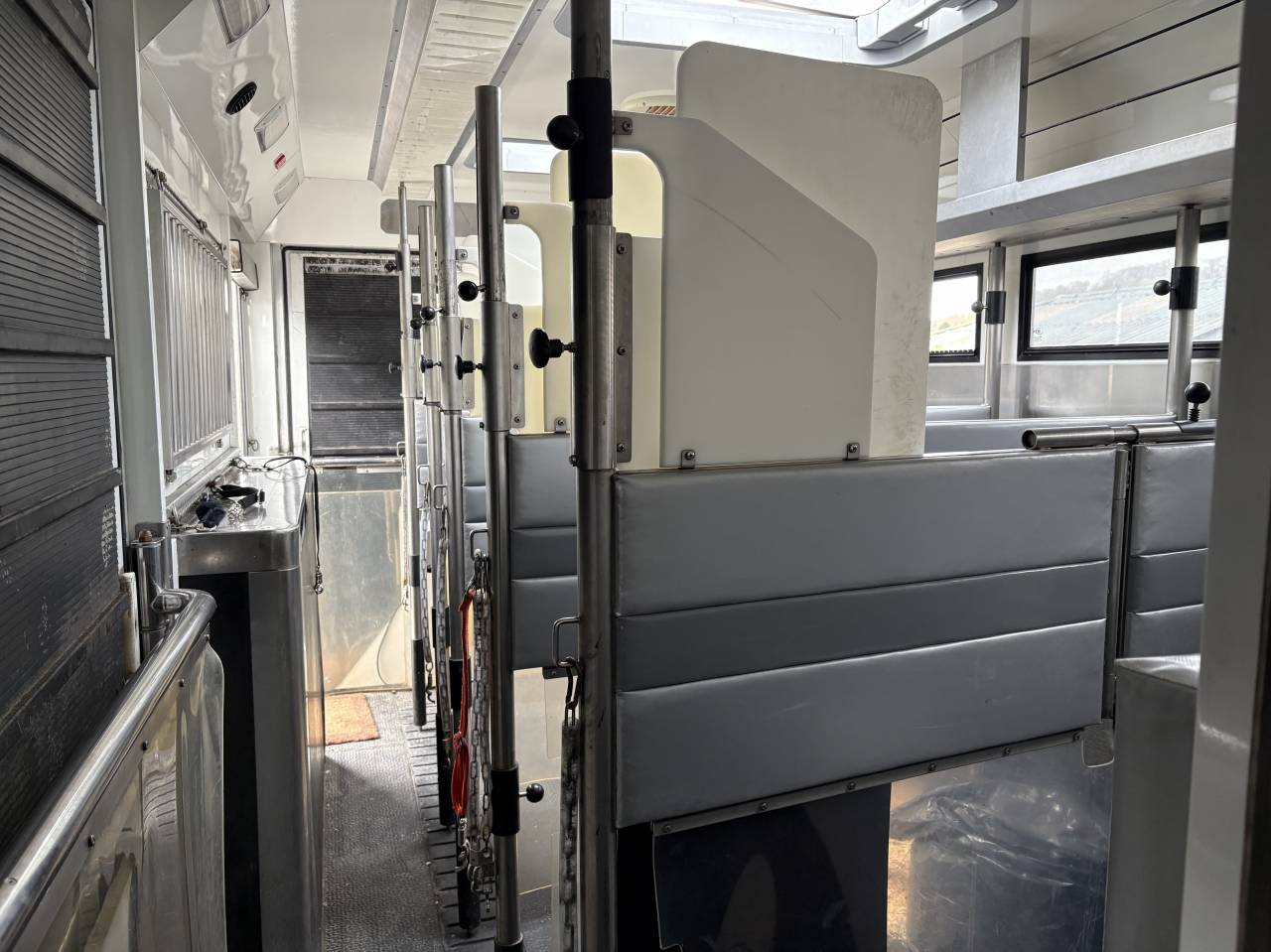 Cami&oacute;n para caballos Renault MAGNUM STX 2011 De segunda mano