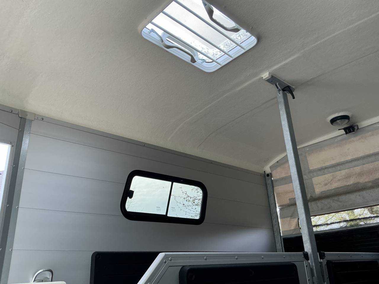 Van caballos Bockmann PORTAX E 2 Caballos 2021 De segunda mano