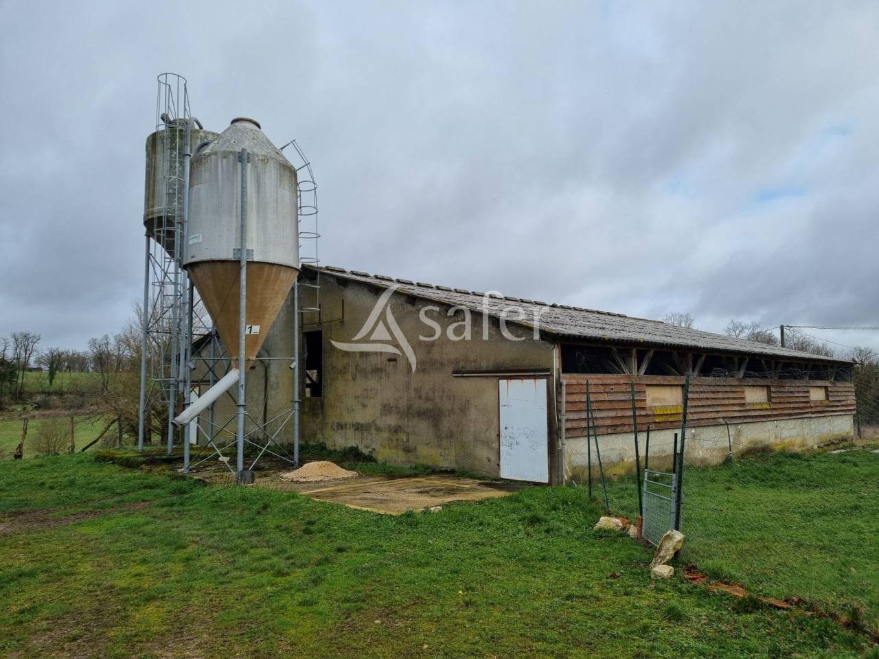 Explotaci&oacute;n porcina En venta Lot