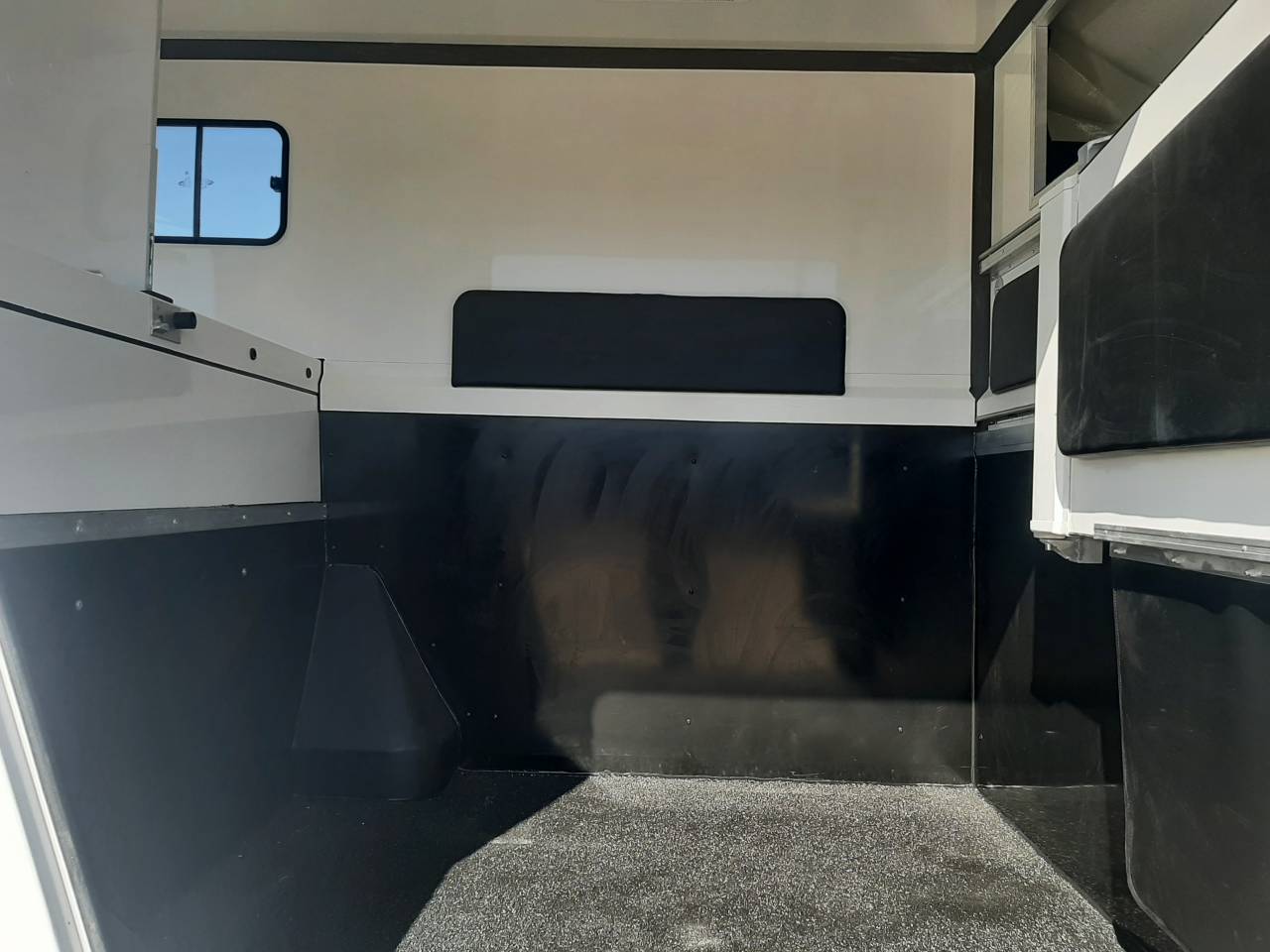 Furgoneta para caballos Renault Master 2023 De segunda mano