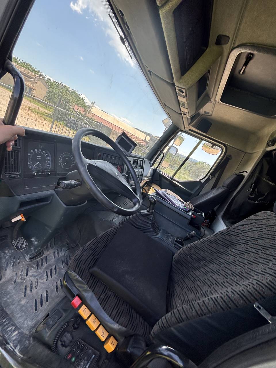 Cami&oacute;n para caballos Renault Prenium 1997 De segunda mano