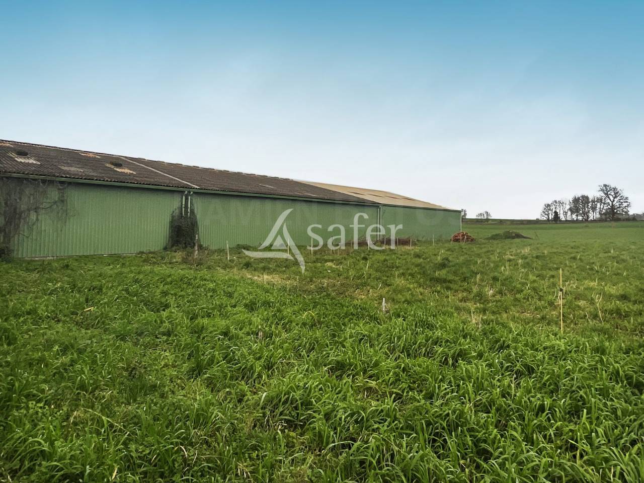 Explotaci&oacute;n agr&iacute;cola En venta Vend&eacute;e