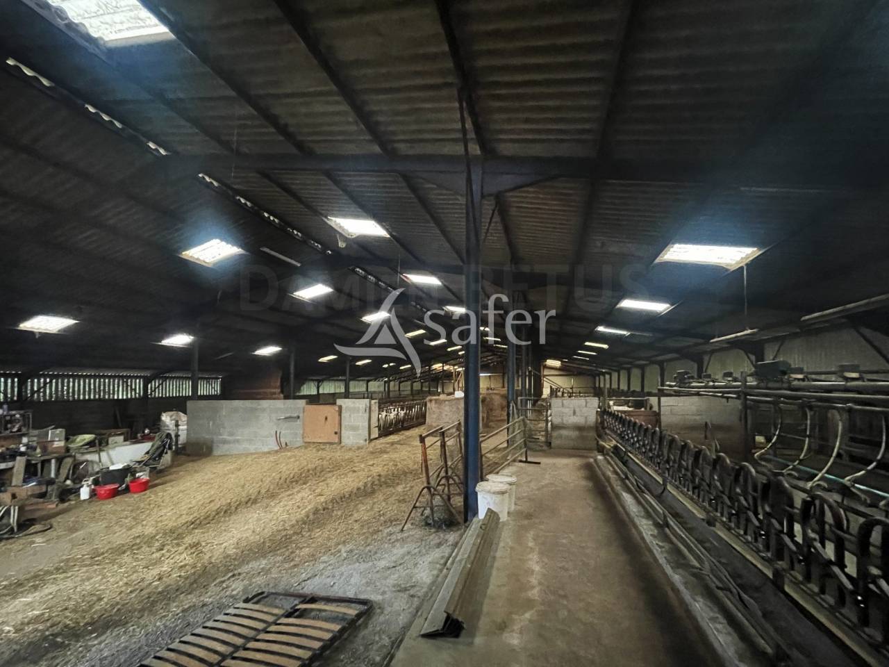 Explotaci&oacute;n agr&iacute;cola En venta Vend&eacute;e