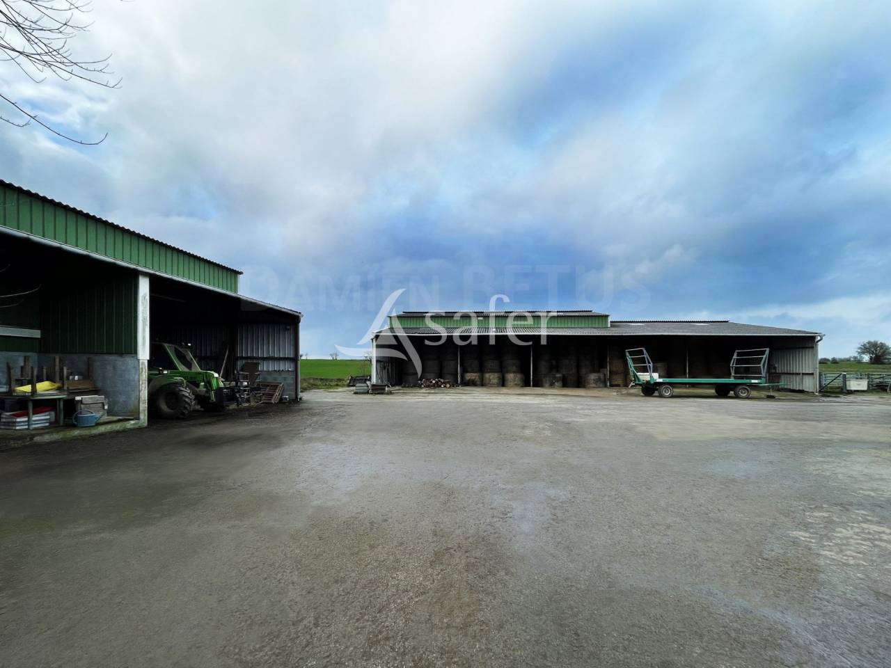 Explotaci&oacute;n agr&iacute;cola En venta Vend&eacute;e